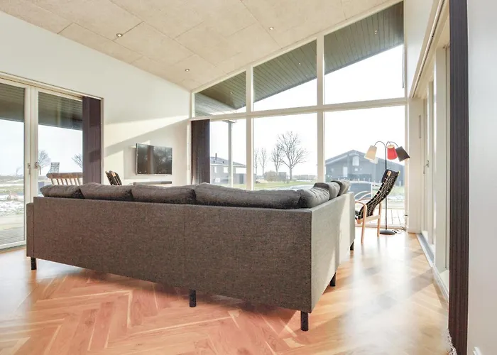 Hébergement de vacances Three-bedroom In *